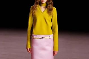 Юбка миди и высокие сапоги — лучший дуэт на раннюю весну