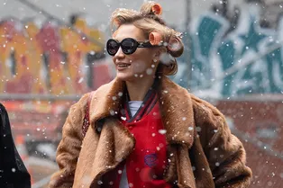 Белла Хадид нашла самый модный способ носить шубу