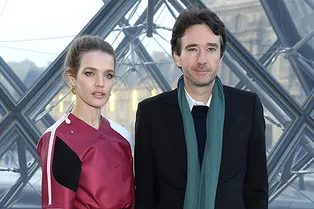 Наталья Водянова, Катрин Денев и Эмма Стоун на показе Louis Vuitton