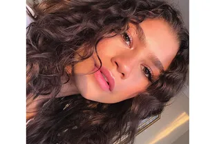 Чем полезна кокосовая вода для тонких волос