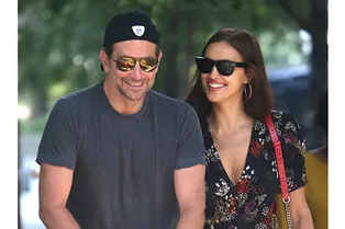 Семейная идиллия: Ирина Шейк в романтичном платье и Брэдли Купер на прогулке