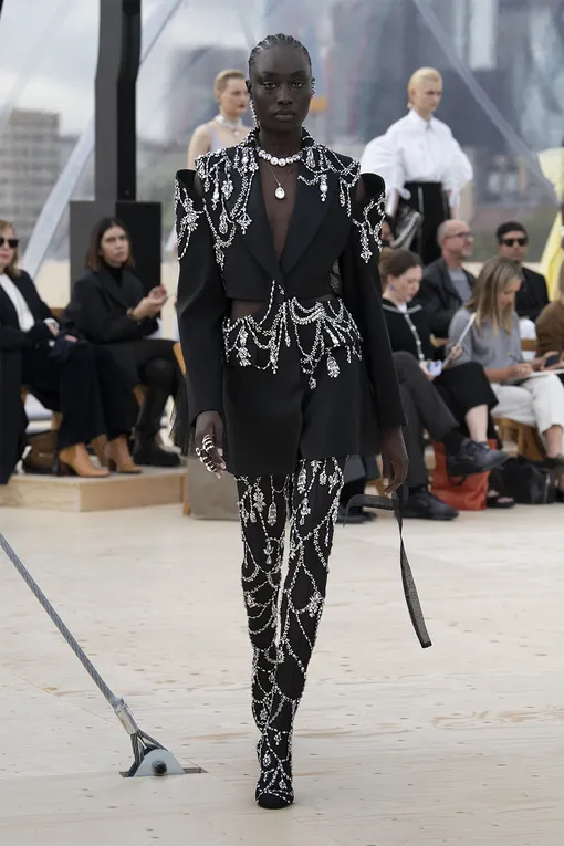 Alexander McQueen весна-лето 2022