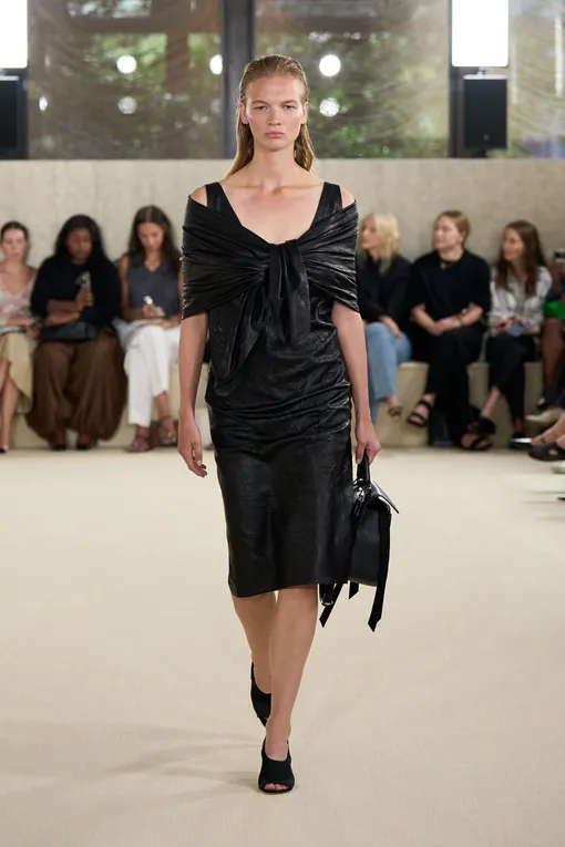 Toteme весна-лето 2026