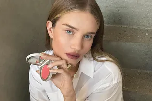 Роузи Хантингтон-Уайтли запускает собственный бьюти-бренд Rose Inc.