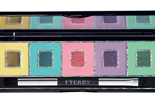 Можно ли сделать полноценный макияж одним-единственным средством? Можно ли сделать полноценный макияж одним-единственным средством?