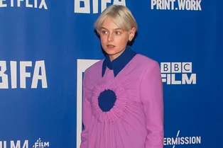 Сочетайте розовый с темно-синим, как это делает Эмма Коррин