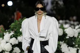 Самая модная блуза 2026 года — с объемными бантами Самая модная блуза 2026 года — с объемными бантами