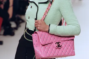 Как выбрать винтажную сумку, распознать подделку и не ошибиться с моделью