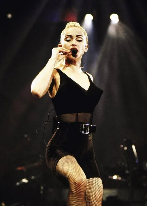 Мадонна в туре Blond Ambition, 1990 год