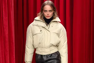 Пуховик в этом цвете — обязательная покупка на сезон осень-зима 2025/26 Пуховик в этом цвете — обязательная покупка на сезон осень-зима 2025/26