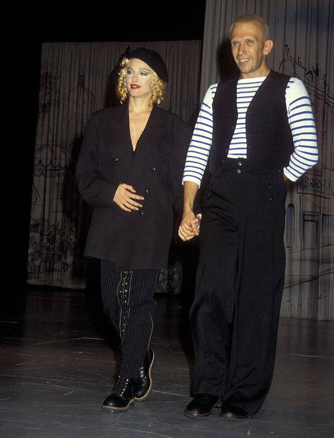Мадонна и Жан-Поль Готье в финале показа, 1992