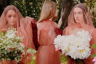 30 женственных нарядов Emilia Wickstead, в которых легко представить Кейт Миддлтон