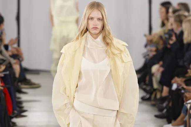 Какой тренч можно носить не только весной, но и летом