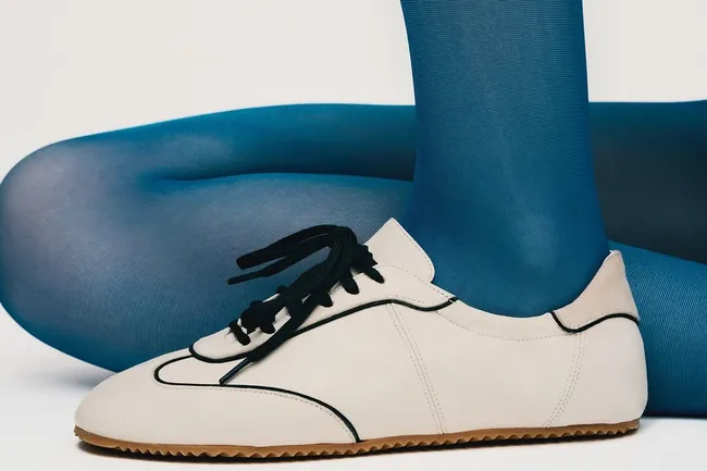 Эти модные кроссовки на лето-2026 можно носить даже с юбками и платьями