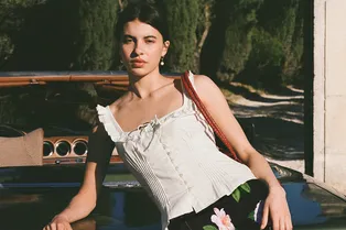 Топ в крестьянском стиле — обязательный модный минимум на лето-2026