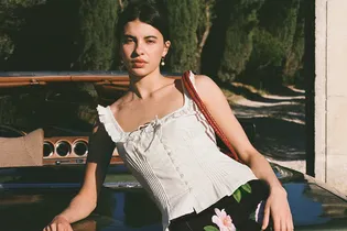 Топ в крестьянском стиле — обязательный модный минимум на лето-2026