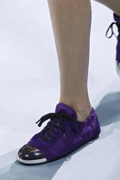 Prada весна-лето 2025