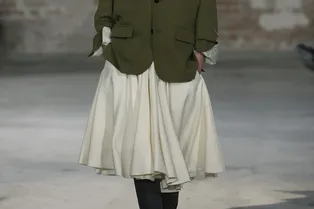 Как выглядит самая модная юбка миди осень-зима 2025/26 Как выглядит самая модная юбка миди осень-зима 2025/26