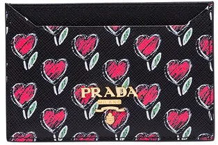 Романтика в деталях: подарки ко Дню святого Валентина от Prada