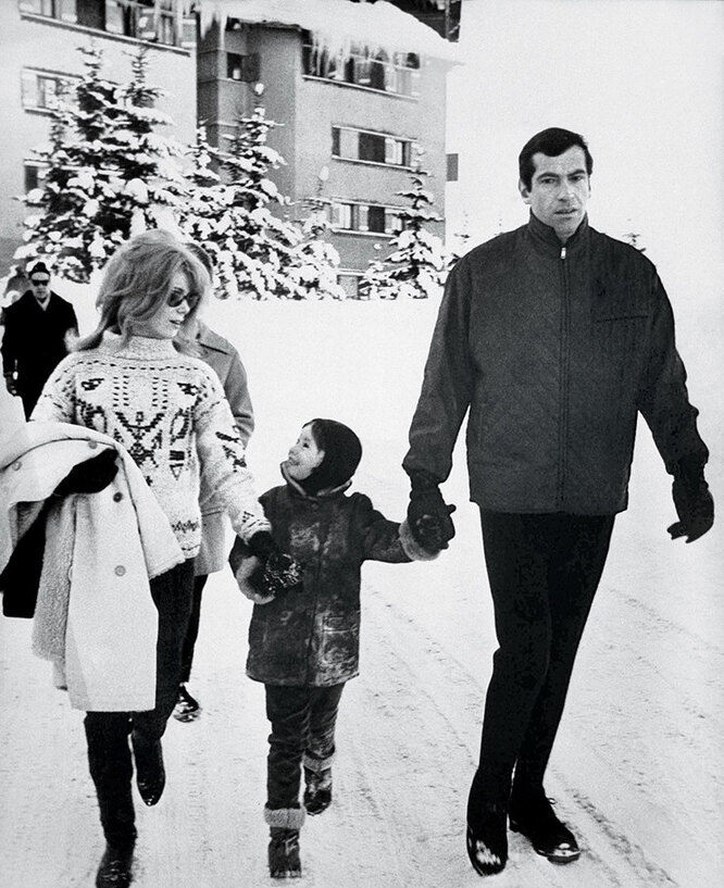 Катрин Денев и Роже Вадим с дочерью Натали, 1963 год