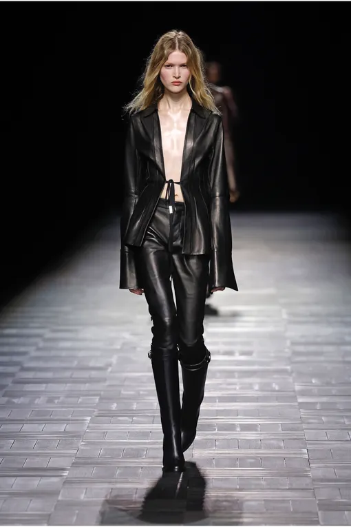 Ann Demeulemeester осень-зима 2023/24 Ann Demeulemeester осень-зима 2023/24