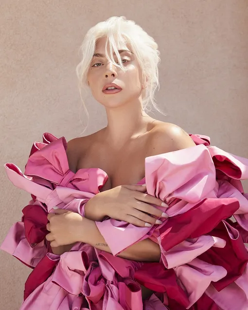 Леди Гага в кампании аромата Valentino Voce Viva