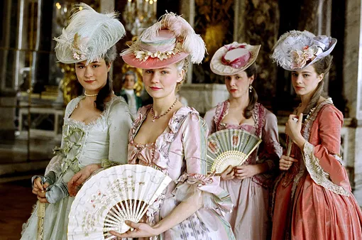 Кадр из фильма Софии Копполы «Мария-Антуанетта» (2005) Кадр из фильма Софии Копполы «Мария-Антуанетта» (2005)