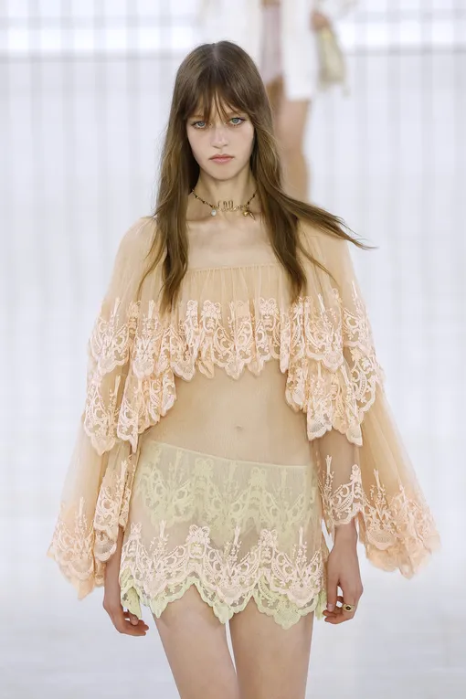 Chloé весна-лето 2025 Chloé весна-лето 2025