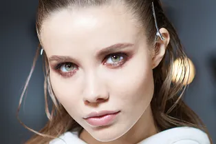 Как повторить макияж с показа Chapurin с помощью средcтв Clarins