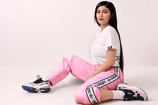 По 90-м: Кайли Дженнер представила новую модель кроссовок adidas
