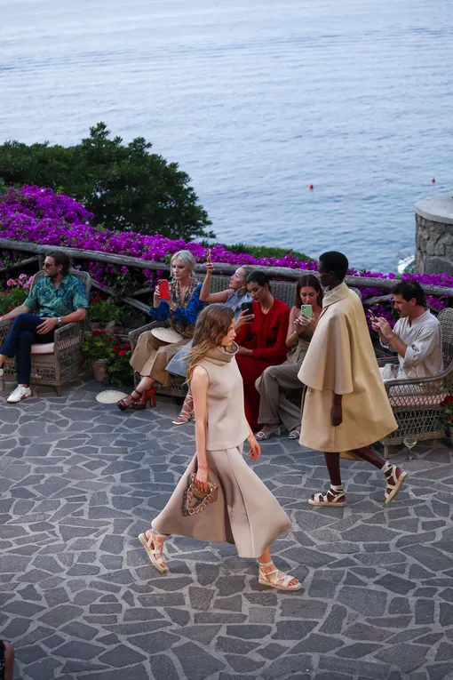 Показ Max Mara Resort 2022 Показ Max Mara Resort 2022