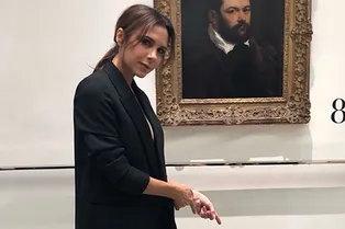 Семейный портрет: Виктория Бекхэм поделилась редким фото с родителями