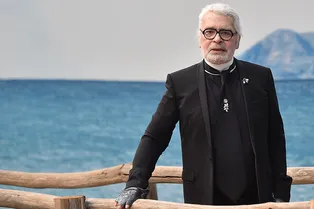 Стало известно, кто возглавит Chanel после смерти Карла Лагерфельда