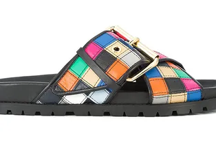 10 пар модных и удобных биркенштоков, за которые не будет стыдно