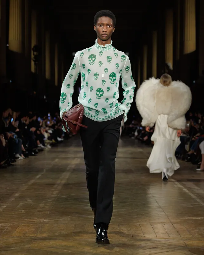 Alexander McQueen осень-зима 2025/2026
