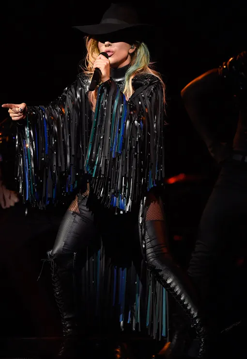 Леди Гага на концерте в Ванкувере в рамках мирового тура Joanne