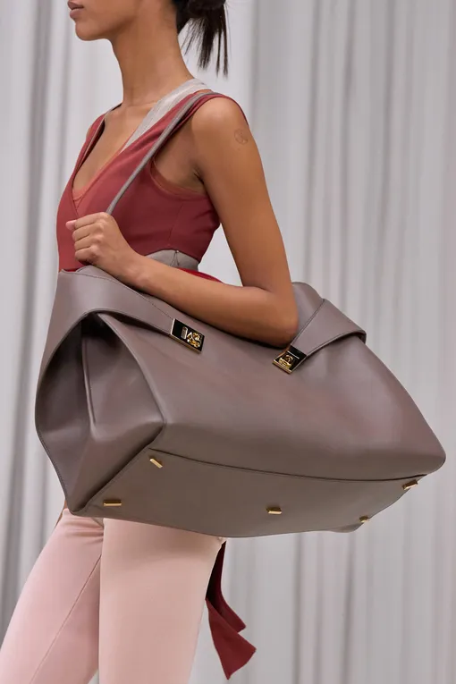 Ferragamo весна-лето 2025 Ferragamo весна-лето 2025