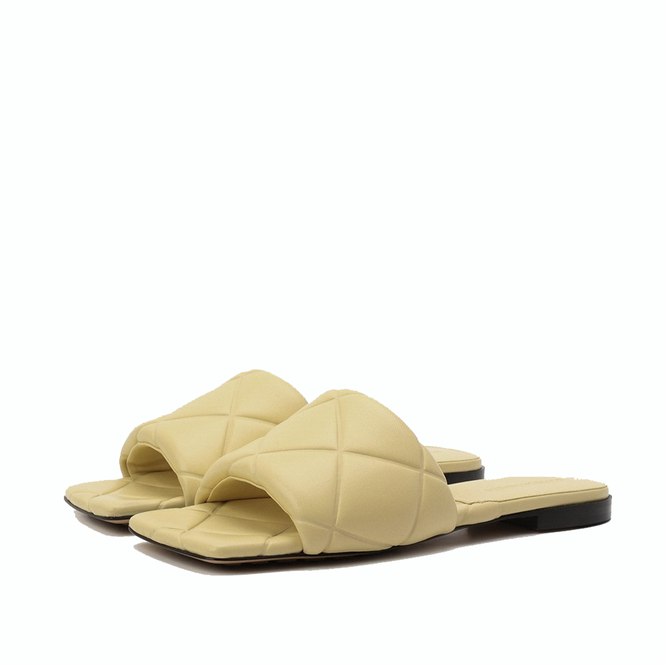 BOTTEGA VENETA, 71 650 руб.