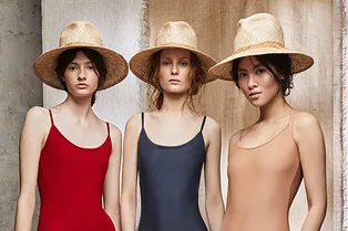 Собираем отпускной гардероб: романтичные туники, купальники и платья в лукбуке Ruban