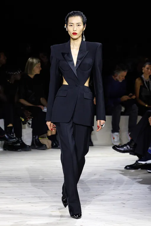 Alexander McQueen весна-лето 2024 Alexander McQueen весна-лето 2024