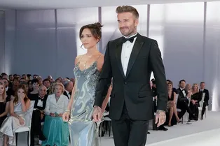 Посмотрите, в каком платье Виктория Бекхэм была на свадьбе сына. Она чуть не затмила невесту