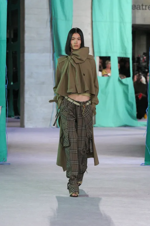 Burberry весна-лето 2025