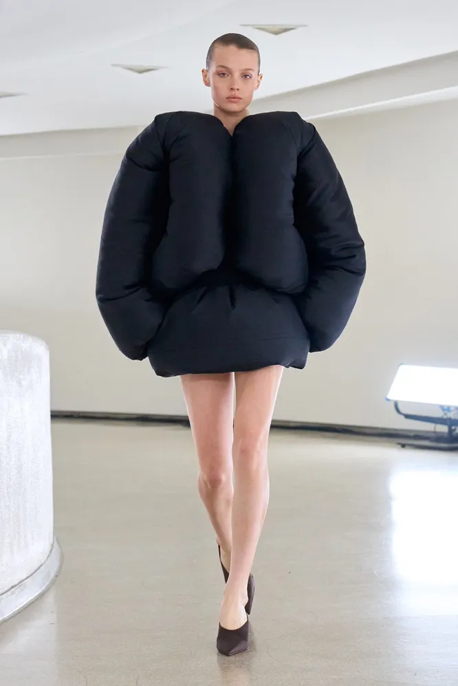 Alaïa весна-лето 2025 Alaïa весна-лето 2025