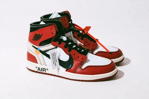 Off-White x Nike Air Jordan 1