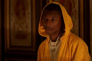 Как выглядят вещи из совместной коллекции Chanel и Фаррелла Уильямса