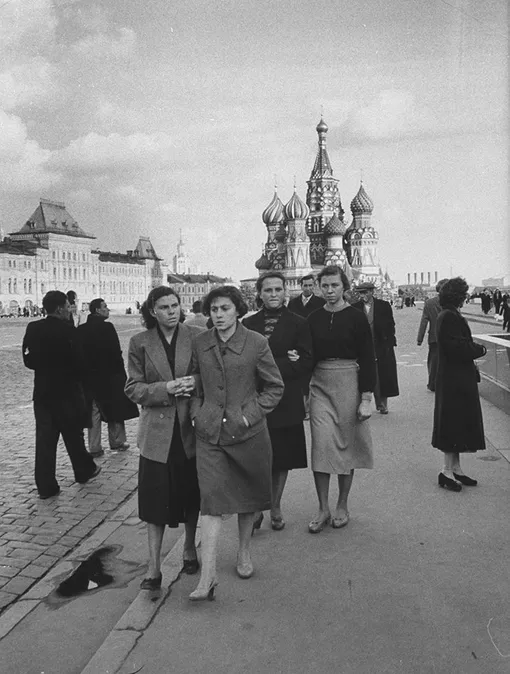 Девушки на Красной площади, 1959 год