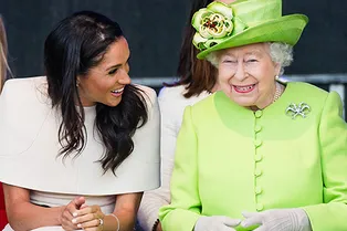 Меган Маркл и Елизавета II впервые вместе отправились в поездку