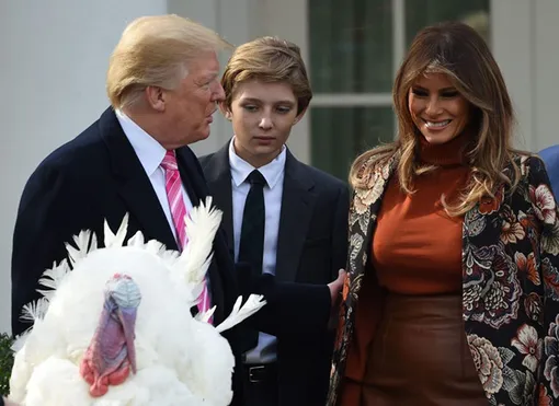 Дональд и Мелания Трамп с сыном Бэрроном