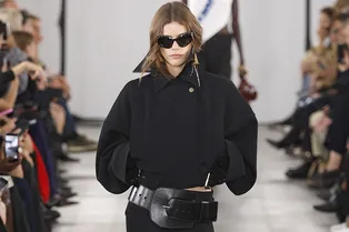 Как носить тотал-блэк в 2026 году, чтобы не выглядеть скучно