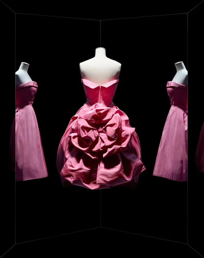 Christian Dior, Opéra Bouffe gown, Haute Couture, Fall-Winter 1956. Photo Les Arts Décoratifs / Nicholas Alan Cope